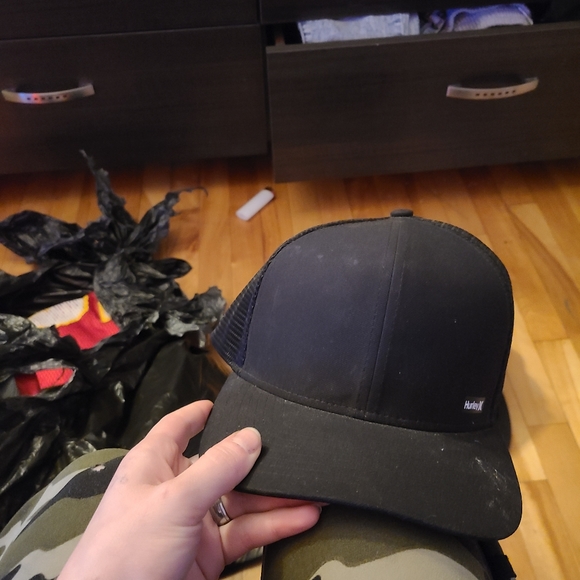 Snapback - Picture 12 of 16